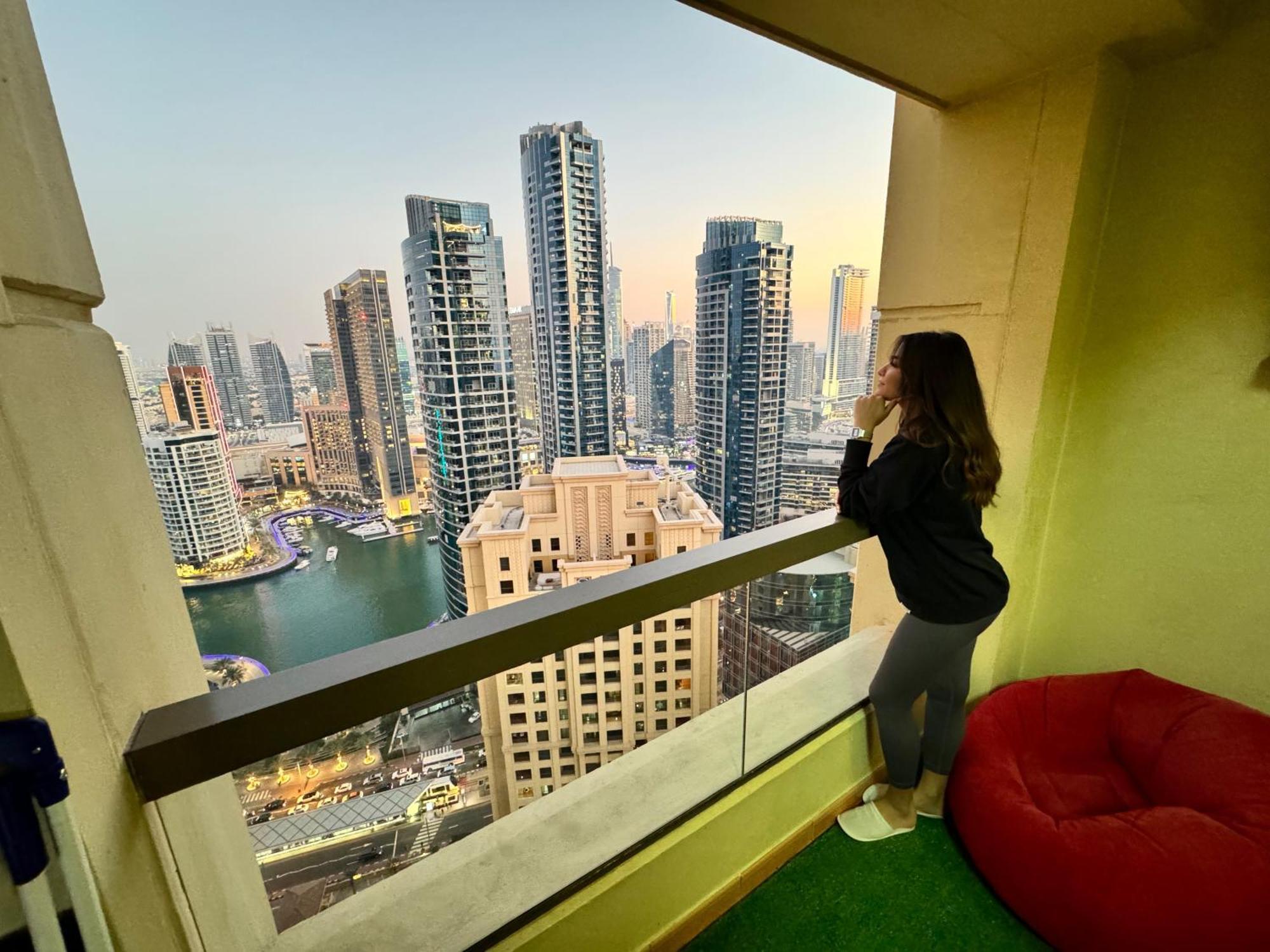 Хостел Berloga Capsule Jbr Дубай Экстерьер фото